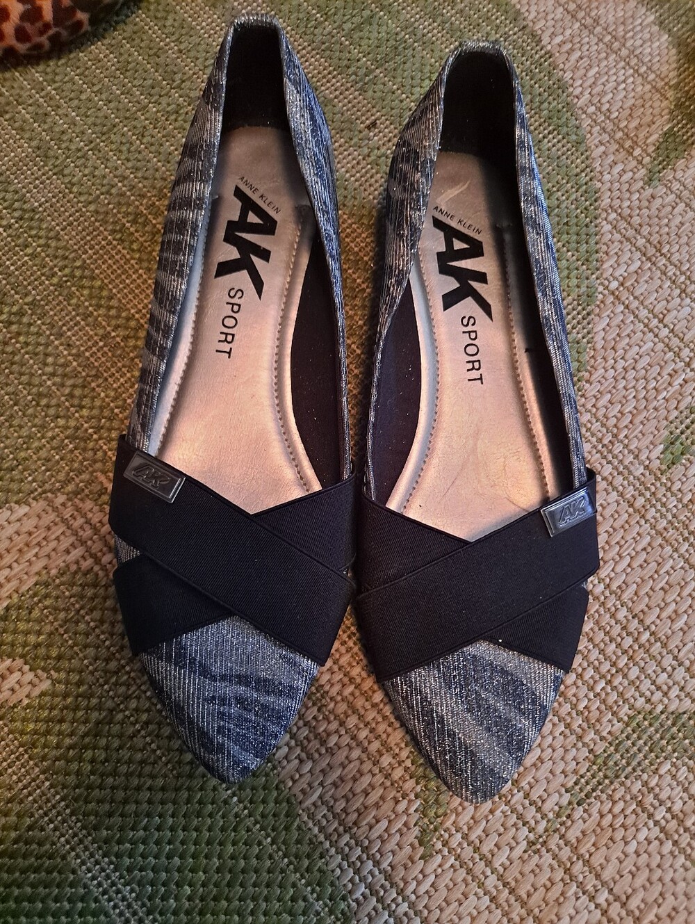 Anne Klein AK SPORT Women's Black and Gray Pointed Flats
